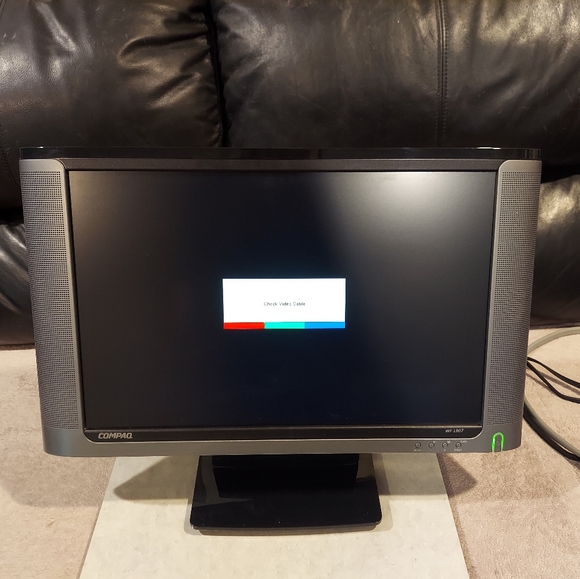 COMPAQ 19" LCD COLOR COMPUTER MONITOR MODEL WF-1907 W/ POWER CORD MONITOR CABLE - Picture 11 of 12